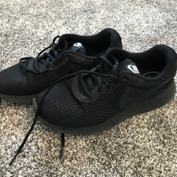 Nike Shoes - Nike Tanjun Black / Black
